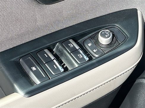 Used 2025 Subaru Forester Premium image 16