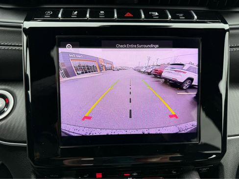 Used 2025 Jeep Grand Cherokee Altitude image 17