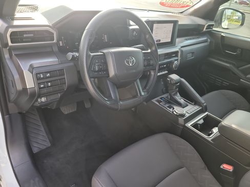 Certified 2024 Toyota Tacoma SR5 AWD/4WD image 19