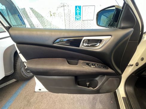 Used 2017 Nissan Pathfinder SV w/ Trailer Tow Package image 9