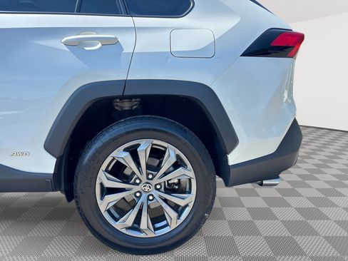 Used 2022 Toyota RAV4 XLE Premium AWD/4WD image 29