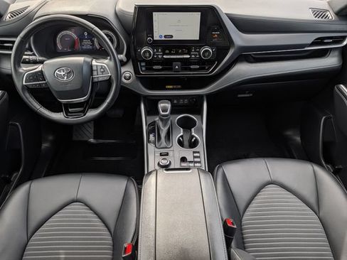 Used 2025 Toyota Highlander XSE AWD/4WD image 11