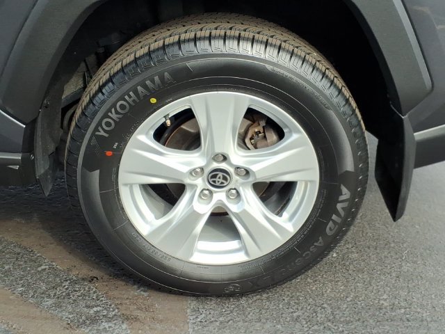 Certified 2021 Toyota RAV4 XLE w/ Convenience Package AWD/4WD image 7