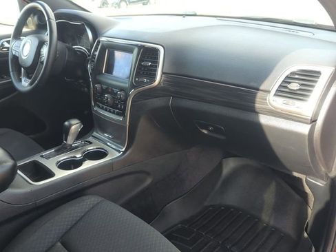 Used 2019 Jeep Grand Cherokee Laredo image 25