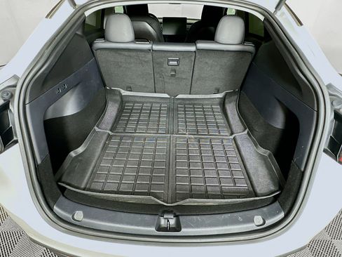 Used 2020 Tesla Model Y Long Range image 26