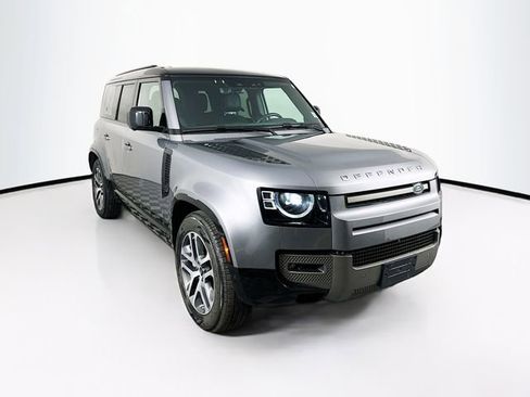Used 2024 Land Rover Defender 110 X-Dynamic SE image 3