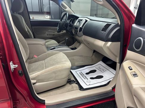 Used 2005 Toyota Tacoma PreRunner image 26