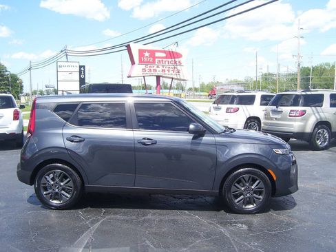 Used 2021 Kia Soul S FWD image 2