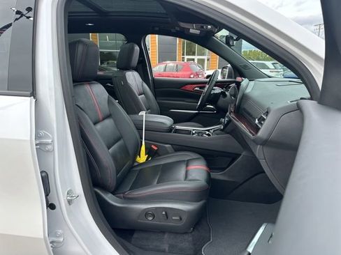 Used 2024 Chevrolet Traverse RS image 32