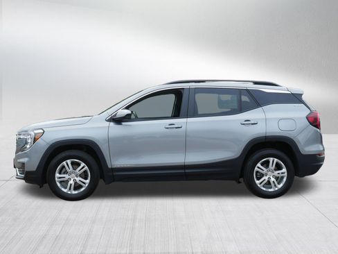 Used 2024 GMC Terrain SLE w/ Driver Convenience Package AWD/4WD image 4