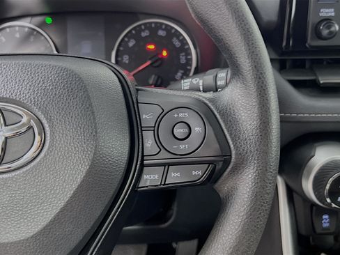 Used 2022 Toyota RAV4 XLE FWD image 20
