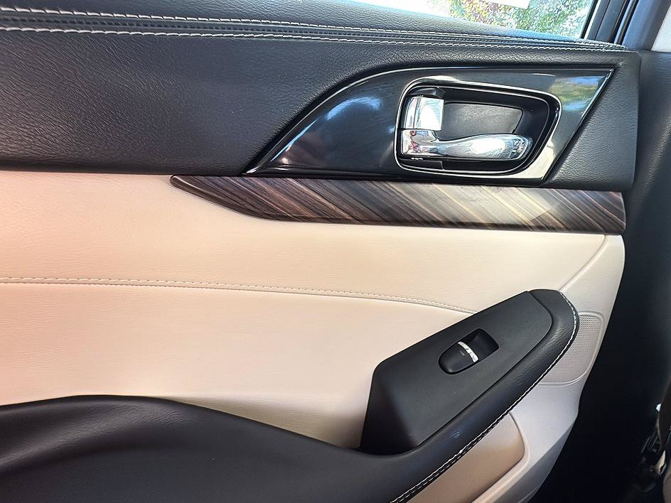 Used 2018 Nissan Maxima Platinum FWD image 19