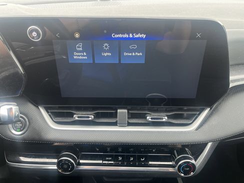Used 2025 Chevrolet Equinox LT w/ Safety and Technology Package FWD image 23