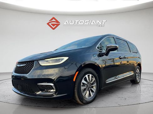 Used 2021 Chrysler Pacifica Limited image 14