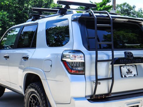 Used 2020 Toyota 4Runner Venture w/ Moonroof Package AWD/4WD image 18