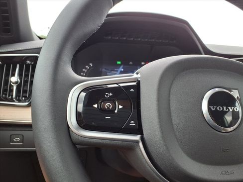 New 2026 Volvo XC90 B6 Plus w/ Protection Package Premier image 17