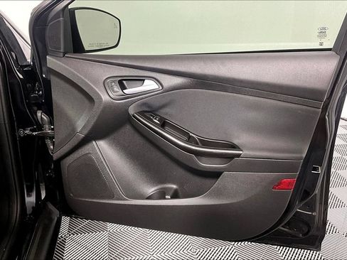Used 2018 Ford Focus Titanium w/ Titanium Technology Package FWD image 24