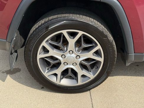 Used 2020 Jeep Grand Cherokee Limited w/ Luxury Group II image 11