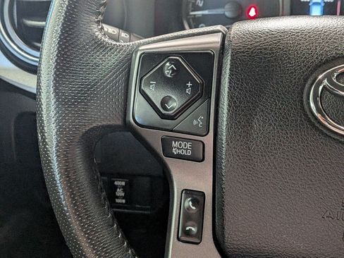 Used 2022 Toyota Tacoma TRD Off-Road AWD/4WD image 19