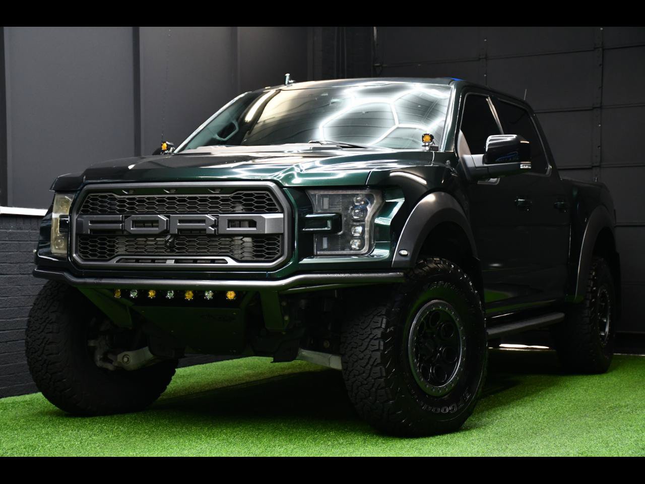 Used 2019 Ford F150 Raptor w/ Equipment Group 802A Luxury AWD/4WD image 1