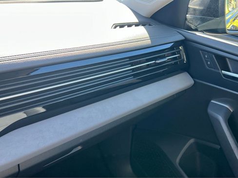 Used 2025 Volkswagen Jetta SE image 34