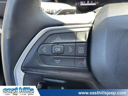 Used 2023 Jeep Grand Cherokee L Limited AWD/4WD image 30