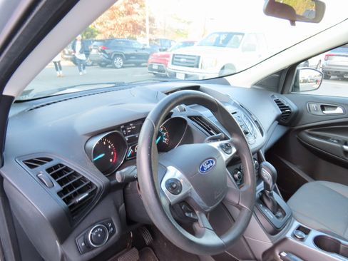 Used 2016 Ford Escape SE image 12