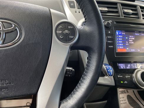 Used 2013 Toyota Prius V image 20
