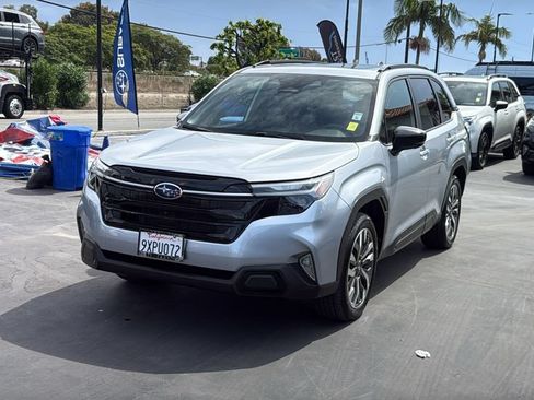 Used 2025 Subaru Forester Touring AWD/4WD image 3