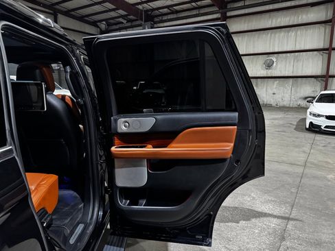 Used 2019 Lincoln Navigator Reserve image 20