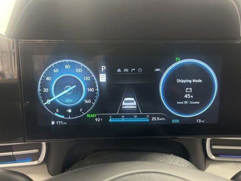 New 2025 Hyundai Elantra Limited image 13