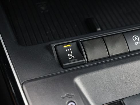 Used 2026 Toyota Corolla Cross XLE FWD image 3