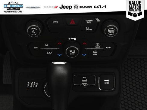 Used 2023 Jeep Renegade Latitude w/ Sun/Sound Group AWD/4WD image 24