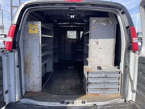 Used 2016 GMC Savana 2500 image 12