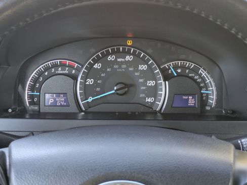 Used 2014 Toyota Camry XLE image 10