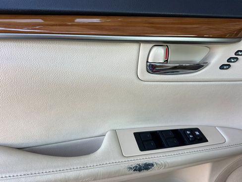 Used 2013 Lexus ES 300h w/ Luxury Pkg image 12