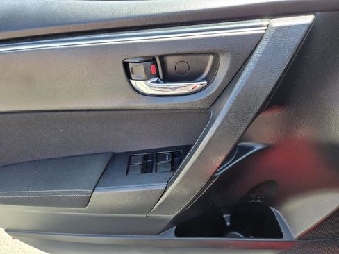 Used 2018 Toyota Corolla LE FWD image 14