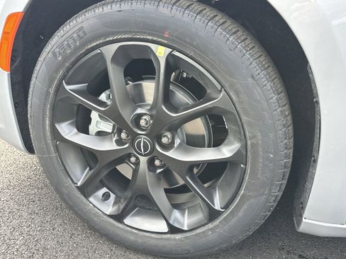 New 2026 Chrysler Pacifica Limited image 34