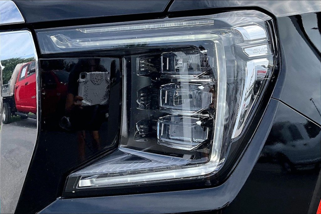 Used 2023 GMC Yukon SLT AWD/4WD image 32
