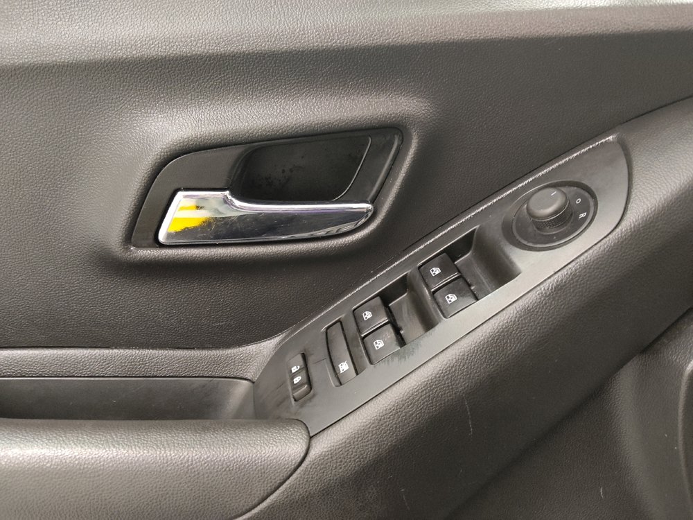 Used 2019 Chevrolet Trax LT w/ LT Convenience Package AWD/4WD image 27