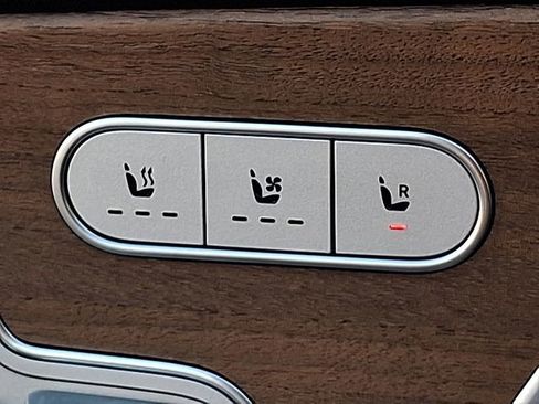 Used 2021 Mercedes-Benz GLS 450 4MATIC image 34