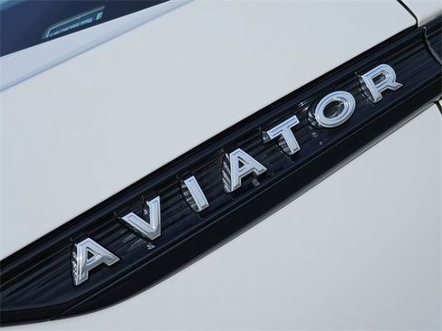 Certified 2023 Lincoln Aviator Reserve w/ Equipment Group 201A image 12