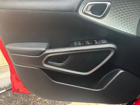 Used 2025 Kia Soul LX w/ LX Technology Package image 18