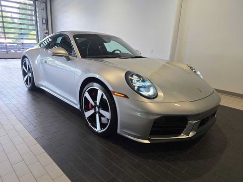 Used 2025 Porsche 911 Carrera S RWD image 9