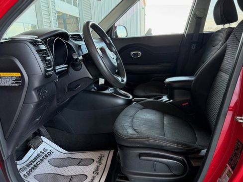 Used 2016 Kia Soul + image 6