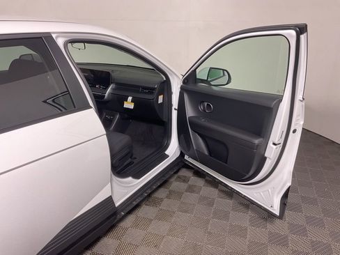 New 2025 Hyundai Ioniq 5 SE image 34