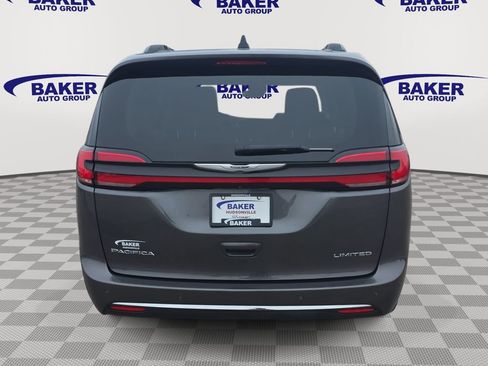 Used 2023 Chrysler Pacifica Limited image 6