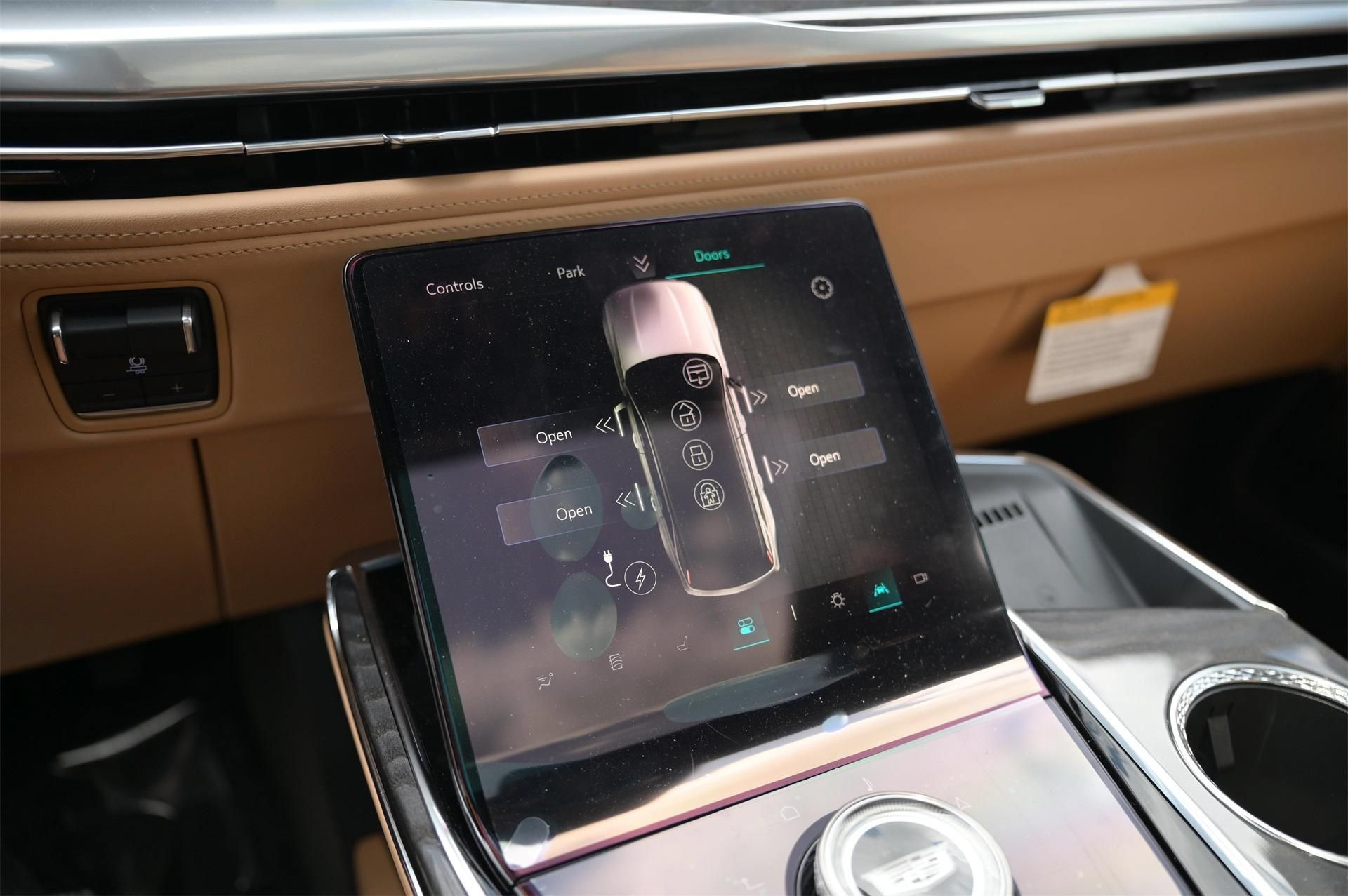 New 2025 Cadillac Escalade IQ Luxury 2 AWD/4WD image 14
