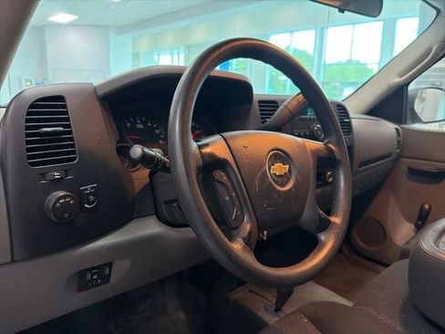Used 2011 Chevrolet Silverado 1500 W/T AWD/4WD image 9