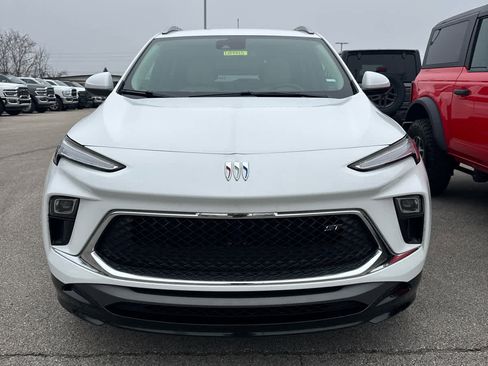 Used 2024 Buick Encore GX Sport Touring image 2